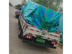 一臺600KW柴油發(fā)電機(jī)組到貨浙江工地叉車卸貨